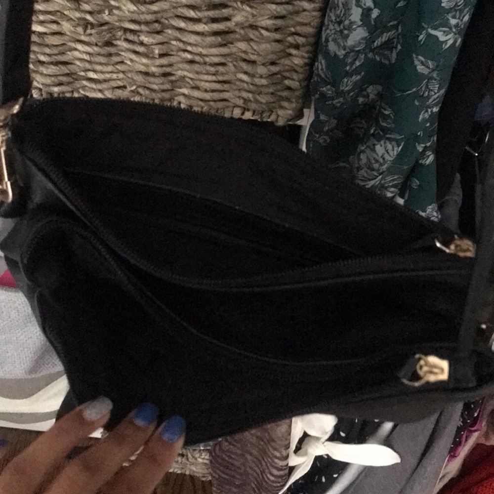 BLACK CLUTCH - Picture 4 of 4